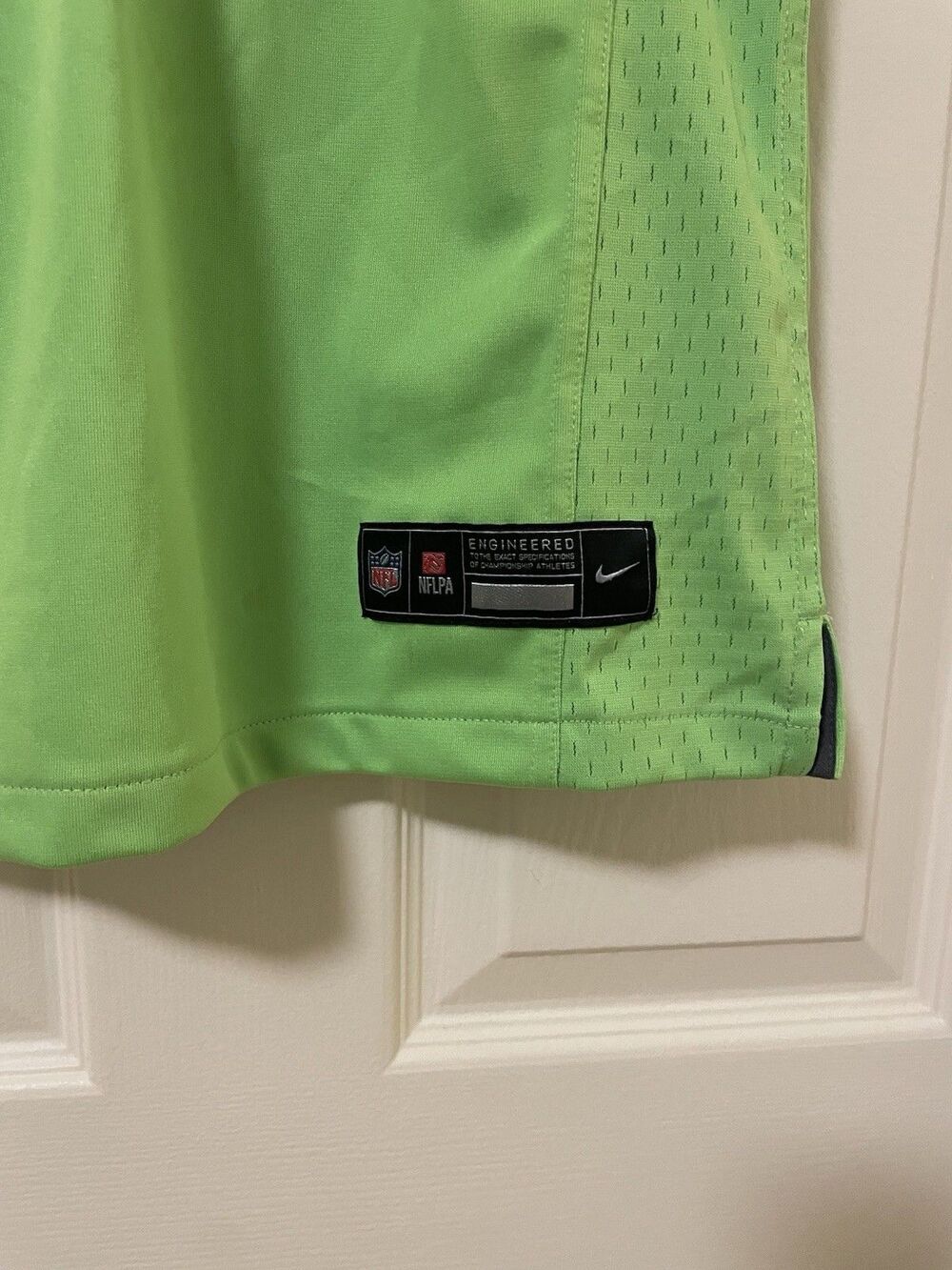 SEATTLE SEAHAWKS #16 TYLER LOCKETT JERSEY COLOR RUSH GREEN WOMENS SIZE M NIKE - Picture 4 of 4